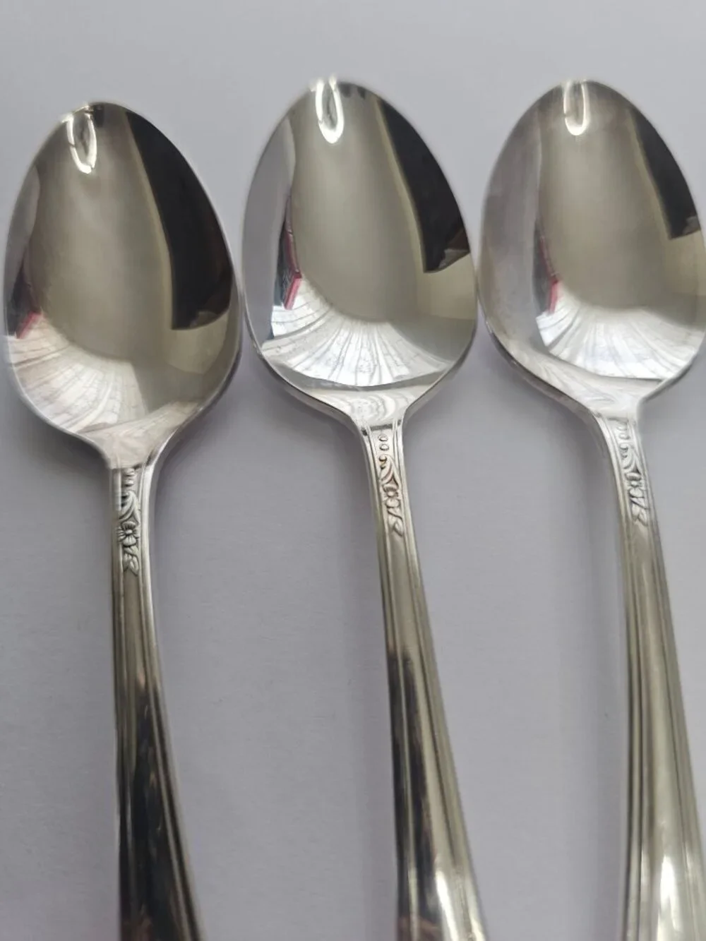 5 Oneida Queen Bess II Teaspoon 6